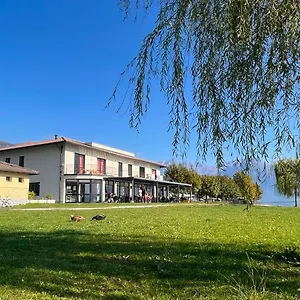 lake-como-beach-hostel.it-lombardy.com/